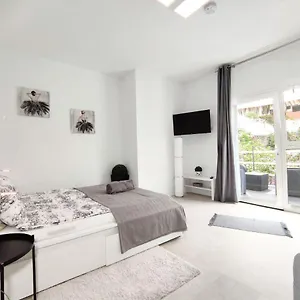 Fantastico Apartments Ruhige Top-Lage, Balkon Oder Terrasse, Gratis Parkplatz & Klimaanlage, Ideal Fuer Paare Und Alleinreisende Appartement